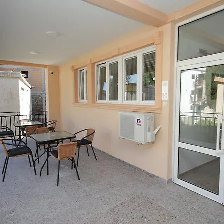 Apartments Centar Сутоморе Экстерьер фото